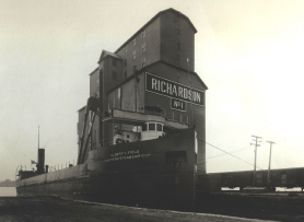 Richardson historical archive: Richardson port-side shipping building